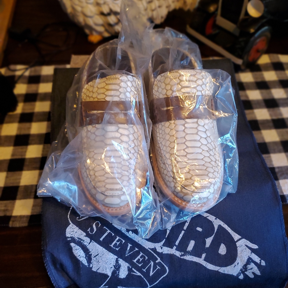 FreeBird Monalisa loafers